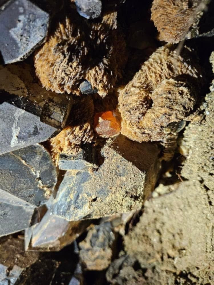 Spessartine Ledge Dig